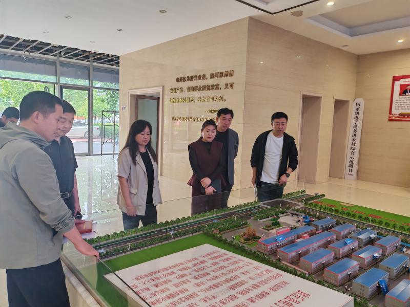 市商务局赴封丘县开展电商产业调研